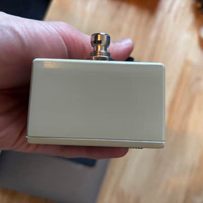 Walrus Audio Eons Five-State Fuzz 2022 - Present - Sandy Tan / Goat Graphic image 4