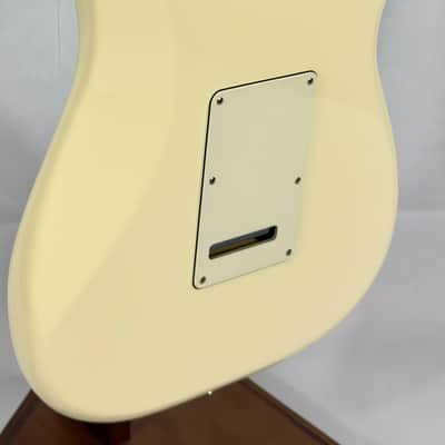 Fender Stratocaster Left Handed MIM Mexico 2011 - Cream image 12
