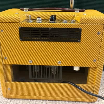 Fender '57 Custom Champ 2-Channel 5-Watt 1x8" Guitar Combo 2016 - Present - Lacquered Tweed image 5