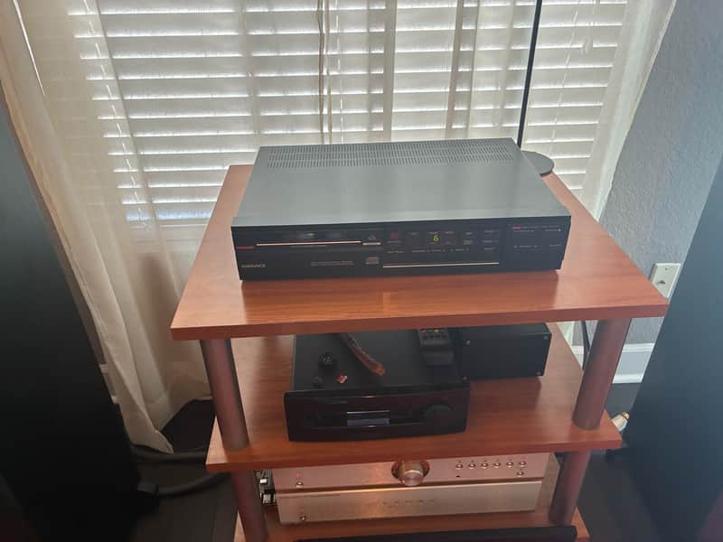Glorious Magnavox CDB560. TDA1541. CDM2. See Video.