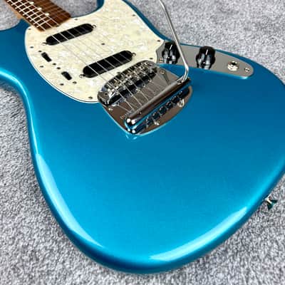 Fender Vintera '60s Mustang with Pau Ferro Fretboard - Lake Placid Blue image 6