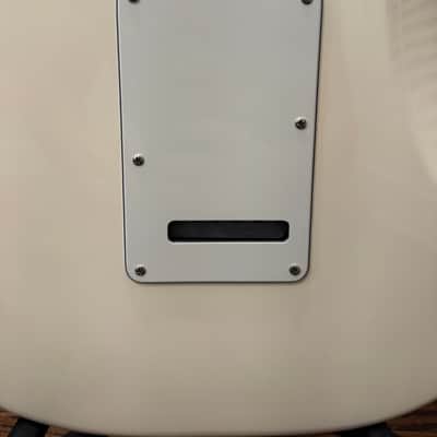 Fender Standard Stratocaster with Maple Fretboard 2011 - 2014 - White image 9