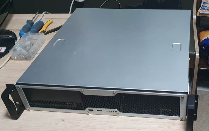 Empty Server rack -2U CHENBRO RM 24200 low profile case + 600W power supply image 1