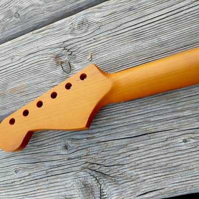 Stratocaster neck, roasted maple image 4