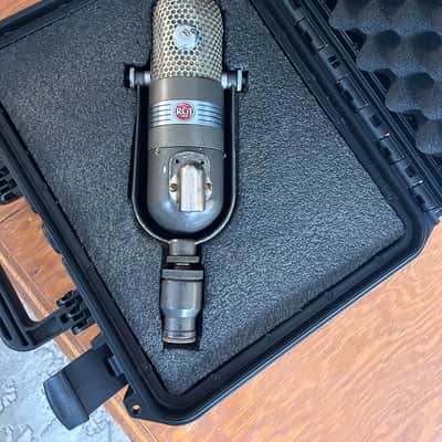 RCA 77-D Ribbon Microphone 1945 - 1955 - Silver / Red Badge image 3