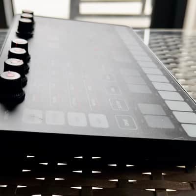 IK Multimedia UNO Analog Synth 2018 - Present - Black image 5