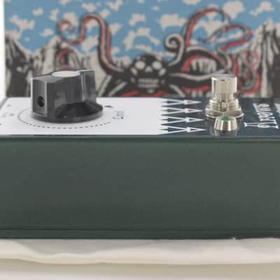 EarthQuaker Devices Arrows Preamp Booster V2 2025 Green Sparkle / White Print image 5