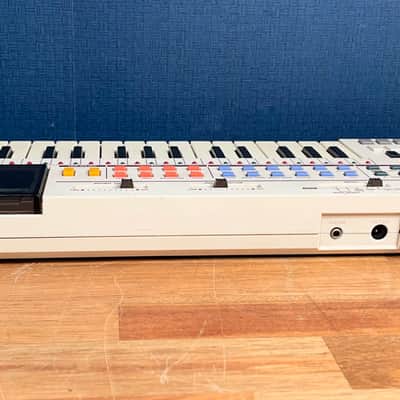 Casio PT-80 32-Key Mini Synthesizer - White w/ power supply image 4