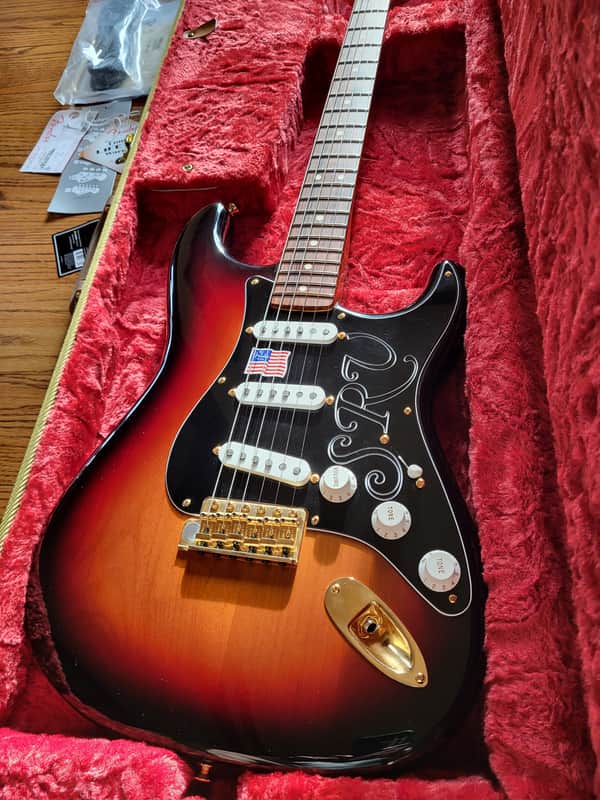 Near Mint!!! Fender Signature Stevie Ray Vaughan Stratocaster 3-Color Sunburst, Pro Set image 1