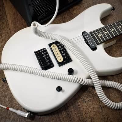 Premium Guitar Coil Cable 20 Feet, Instrument Coiled Curly Cord for Guitar Bass, 1/4 inch Right Angle to Straight, White image 4