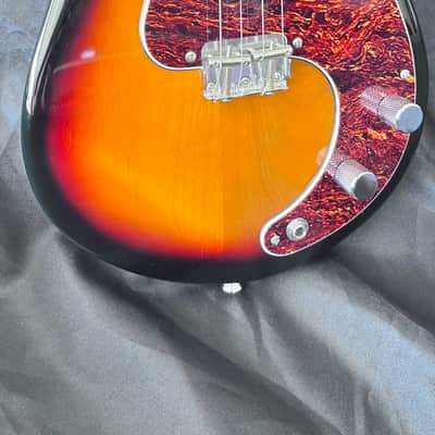 Fender Mando-Strat 4-String Electric Mandolin – 3-Color Sunburst Bild 3