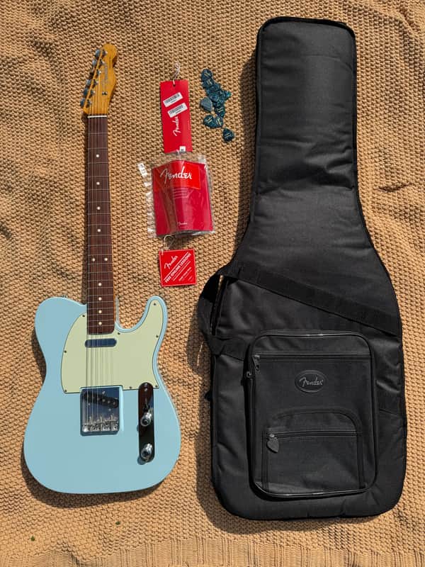 Fender Vintera II '60s Telecaster + Carry Bag + Picks - Rosewood Fretboard 2023 - 2026 - Sonic Blue