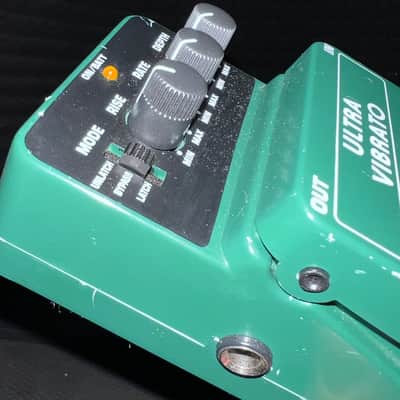 Behringer UV300 Ultra Vibrato Pedal 2010s - Standard image 4