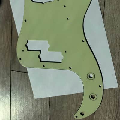 Fender Precision 58 10 hole  Mint Green  USA Vintage Pickguard 1959 Reissue image 9