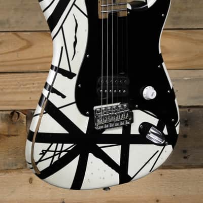 EVH Striped  Series ‘78 Eruption Electric Guitar White w/ Black Stripes Relic