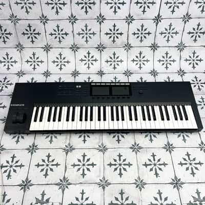 Native Instruments Komplete Kontrol S61 Mk2 • DAMAGED image 1