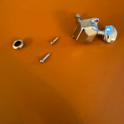 Squier Strat Tuning Pegs 2021 - Chrome image 2