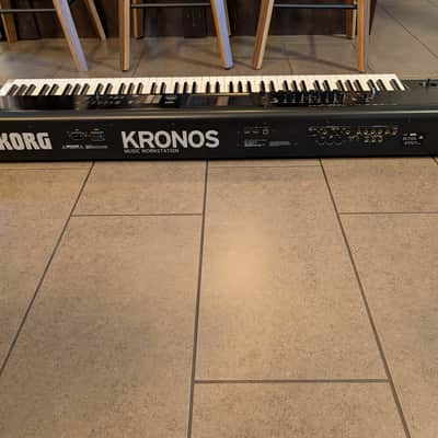 Korg KRONOS 2 88-Key Digital Synthesizer Workstation 2014 - Present - Black/Wood
