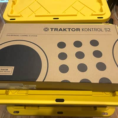 Native Instruments Traktor Kontrol S2 MK3 2018 - Black image 18