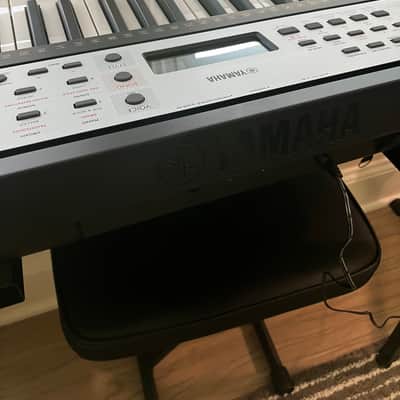 Yamaha YPT-280 61-Key Portable Keyboard w/ Gator Soft Case image 8
