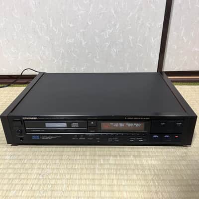 Pioneer PD-7010 Compact Disc CD Player image 3