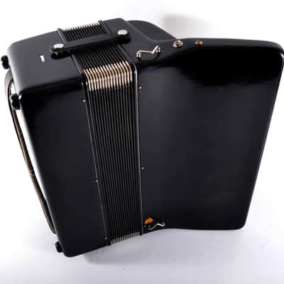 TOP German Made Piano Accordion Weltmeister Manuela II - 80 bass, 8 reg. (5+3) + Hard Case & Shoulder Straps ~ Akkordeon image 6