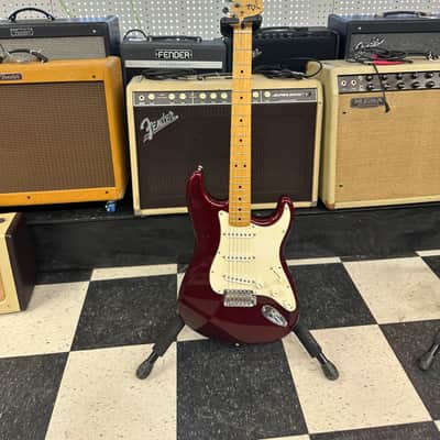 Fender Standard Stratocaster with Maple Fretboard 2018 - Midnight Wine image 3
