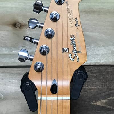 Squier Hank Marvin Stratocaster Fiesta Red 1990 With Tweed case image 8
