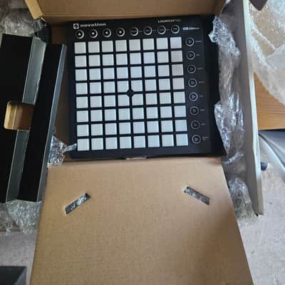 Novation Launchpad MKII Pad Controller 2015 - 2019 - Black image 2
