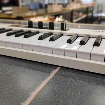 Arturia KeyStep 37 MIDI Controller / Keyboard 2021 - 2025 - White image 7