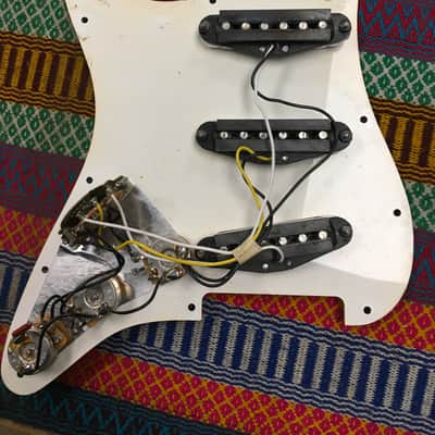 2004 Fender MIM Stratocaster Loaded Pickguard - Tested image 2