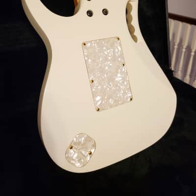 Ibanez Jem 7V 1993 White/gold Ebony Edge 1 owner EXCELLENT like EVO image 14