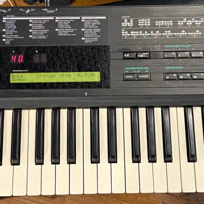 Yamaha DX7IIFD 61-Key 16-Voice Digital Synthesizer with Floppy