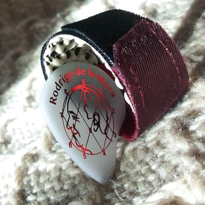 Thumb Pick - Rodrigo de la Mora Signature Crossover - Red image 3