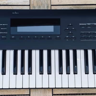 Roland D70 Super L.A Synthesizer / refurbished / new display and extra sound banks