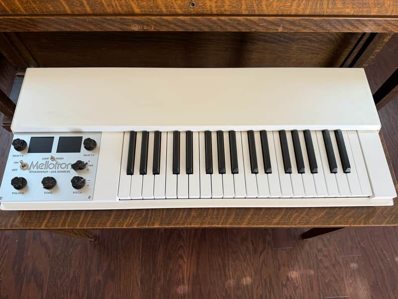 Mellotron M4000D Mini 2018 - Present White image 1