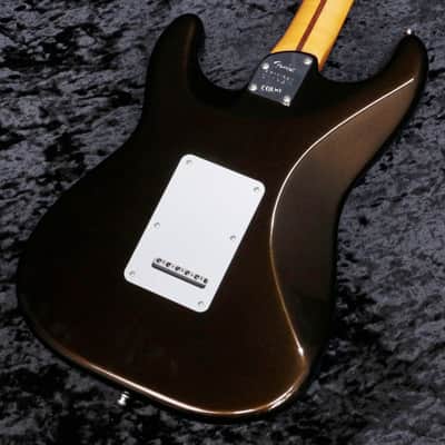 FENDER USA American Ultra II Stratocaster with Ebony Fingerboard, "Texas Tea" [US240023120] (09/17) image 6