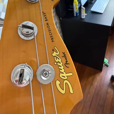 Squier Matt Freeman Signature Precision Bass 2014 - Vintage White image 7