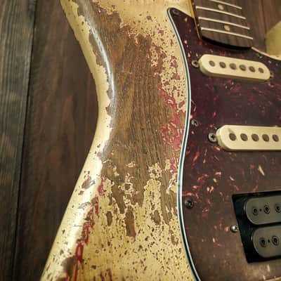 #202603 :: Baldman's Stratocaster set in Dirty Relic Olympic White over Metallic Wine Red : Vintage Aged image 4