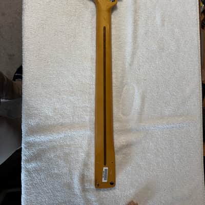 Fender Vintera 3 50’s maple neck 2026 - Clear image 2