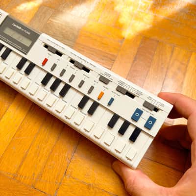 Vintage CASIO VL-1 VL Tone keyboard Classic RETRO synth made in Japan in 1984! With original leather case! Batteries included! image 4