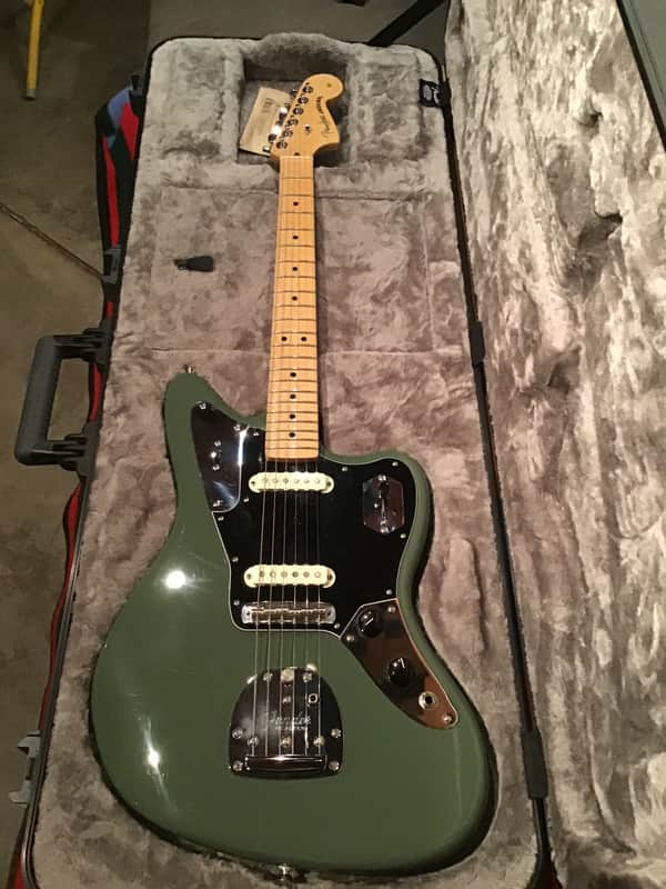 Fender American Professional Jaguar with Maple Fretboard 2017 - 2019 - Antique Olive
