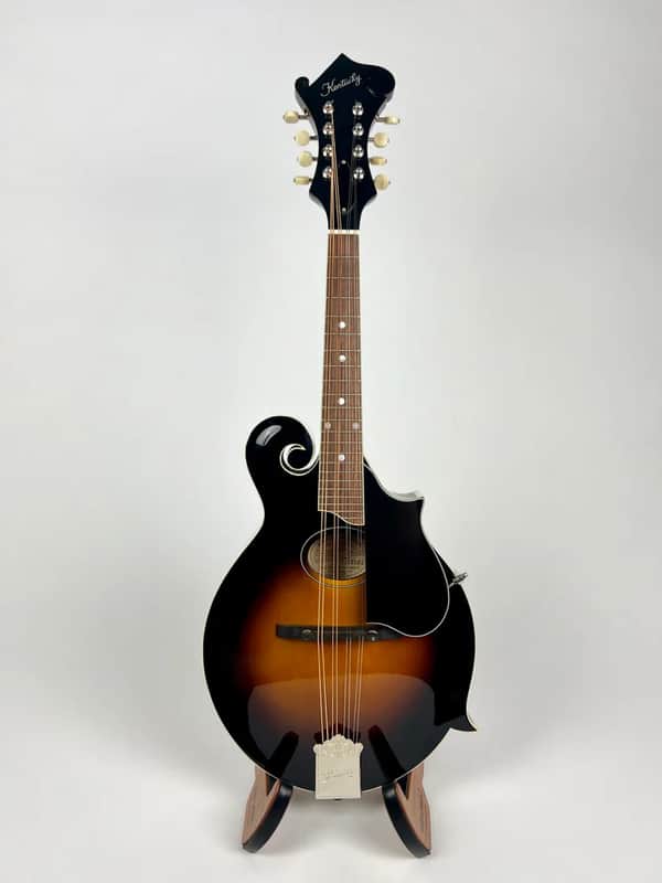 KM670 F4 Oval Hole Mandolin w/Gig Bag: A Quality Used Find at a Fair Price