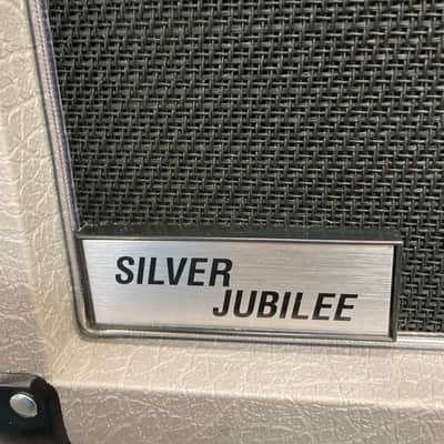 Marshall Studio Jubilee 2536A "Silver Jubilee" 140-Watt 2x12" Angled Guitar Speaker Cabinet 2015 - Present - Silver image 8
