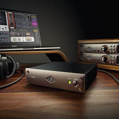 Universal Audio UAD-2 Satellite Thunderbolt 3 QUAD Core Desktop DSP Accelerator 2019 - Present - Gray image 4