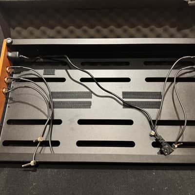 Creation Music Company 27x16 Pedalboard Mahogany finish with Vox Fawn hard case image 6