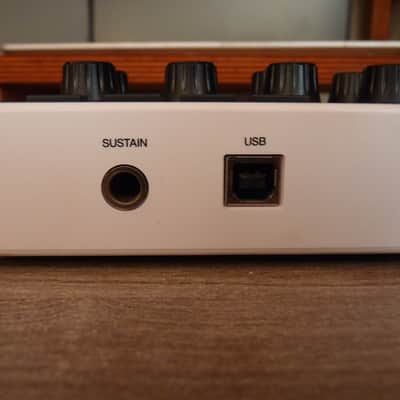 Akai MPK Mini Mk3 - custom avec Boite et Cable USB image 6