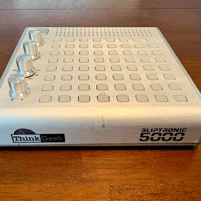 ThinkGeek Bliptronic 5000 Matrix Synthesizer image 3