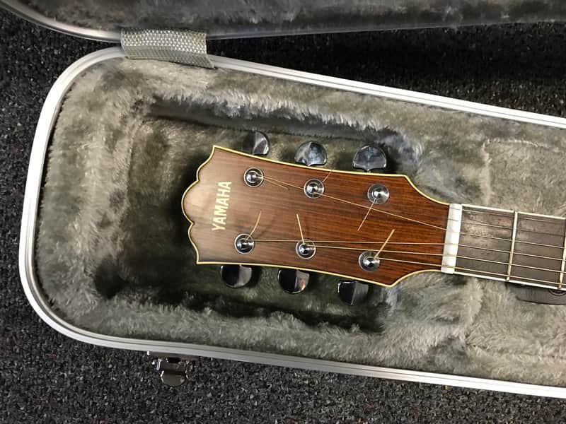 Yamaha CJ-818SB country jumbo acoustic guitar made in Taiwan 1982