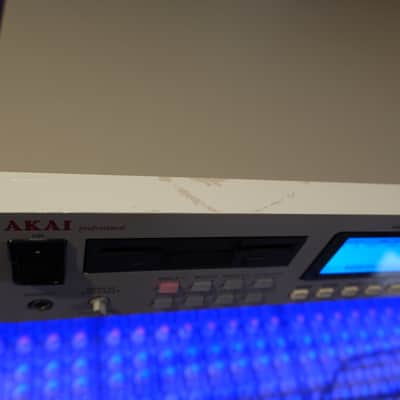Akai S3000XL Sampler - New high-contrast LED-backlit display! image 6